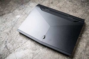 Đánh giá máy tính xách tay Alienware 17 R5 1