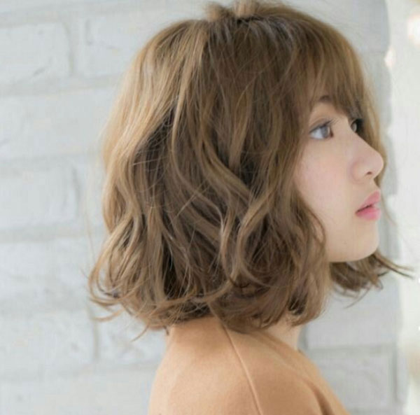 Introducing short wavy hair