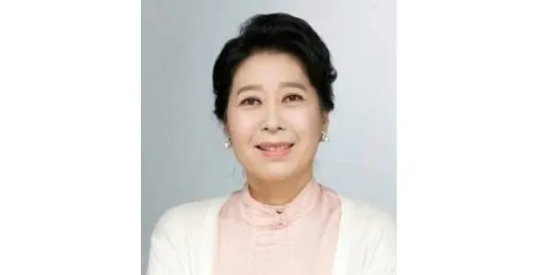 The girl's mother (Hyun Sook Hee)