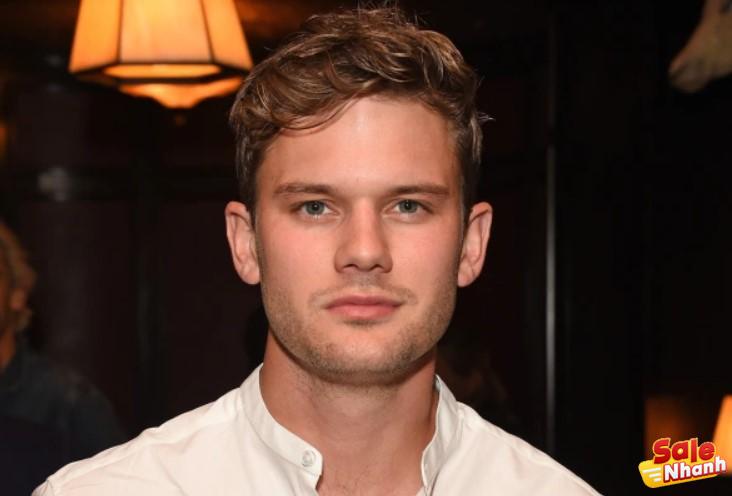 Jeremy Irvine